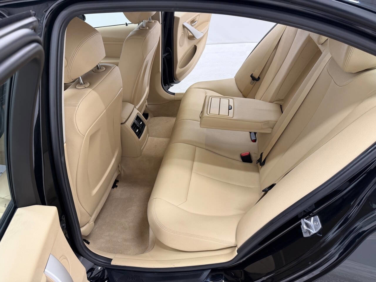 Used 2016 BMW 320i Sedan image 31