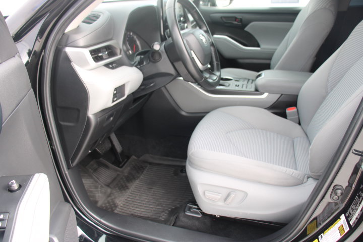 Used 2022 Toyota Highlander LE AWD/4WD image 10