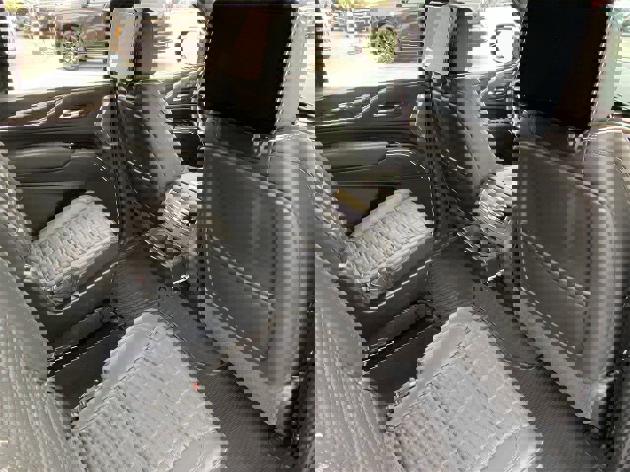 Certified 2024 Cadillac Escalade ESV Sport Platinum w/ LPO, ONYX Package image 15