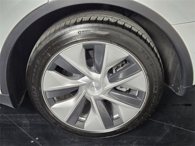 Used 2020 Tesla Model Y Long Range image 11