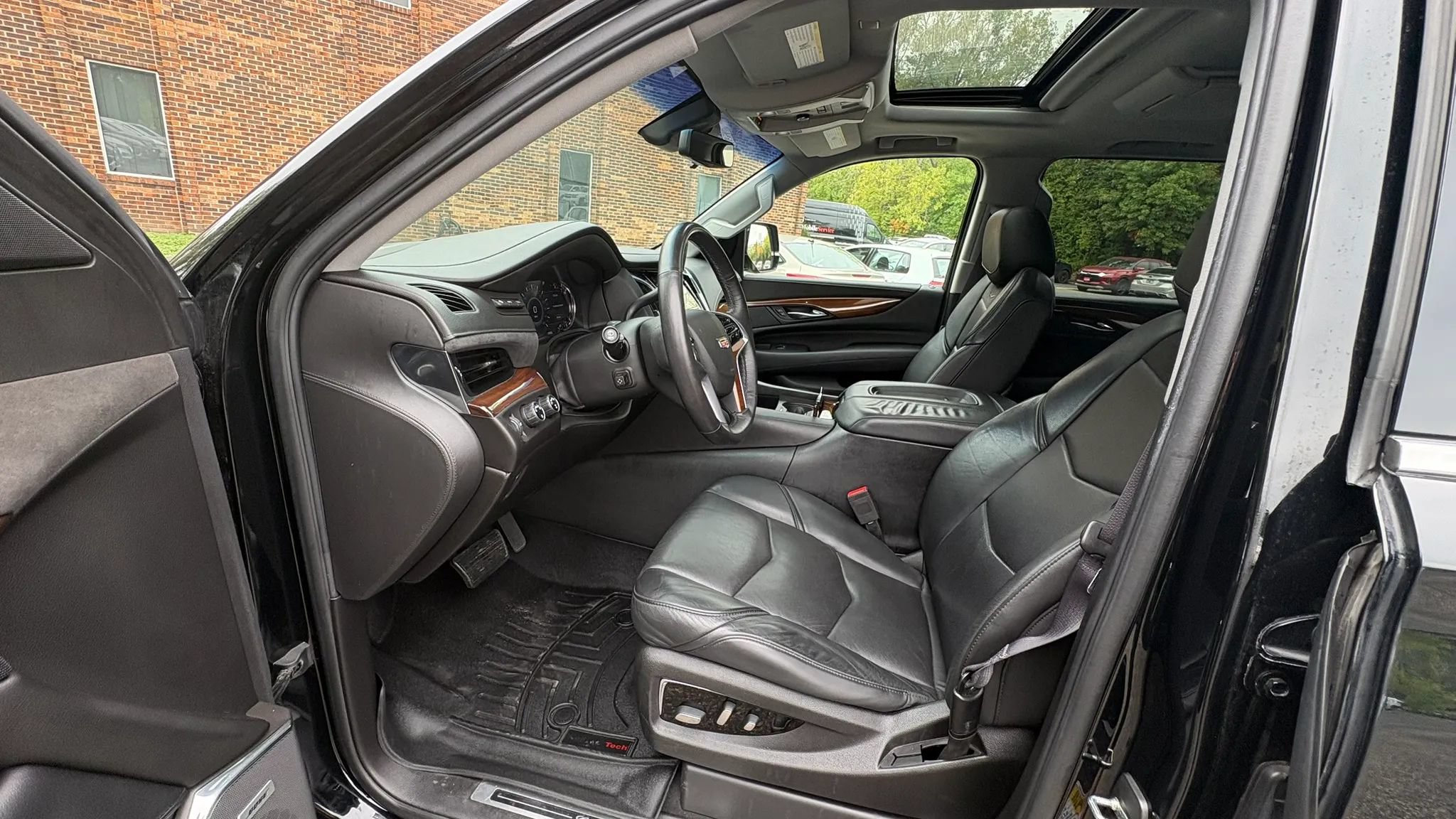 Used 2017 Cadillac Escalade ESV Premium Luxury AWD/4WD image 21