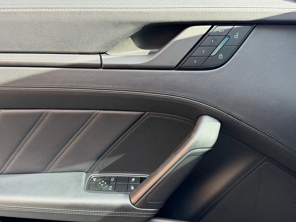 Certified 2025 Porsche 911 Carrera image 17