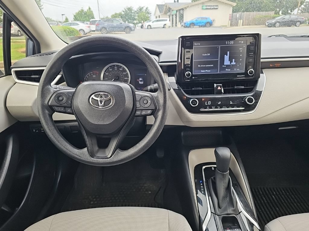 Used 2022 Toyota Corolla LE w/ LE Convenience Package FWD image 2
