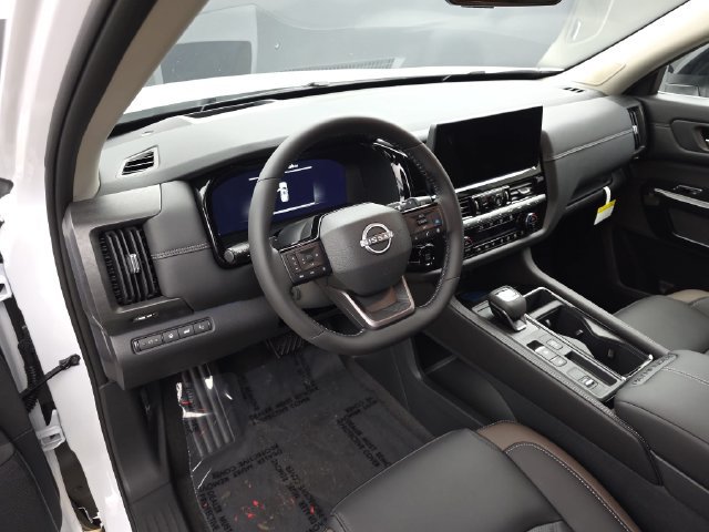 New 2026 Nissan Pathfinder Platinum w/ Accent Package FWD image 24