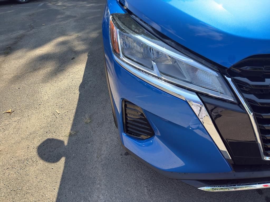 New 2025 Nissan Kicks S image 10