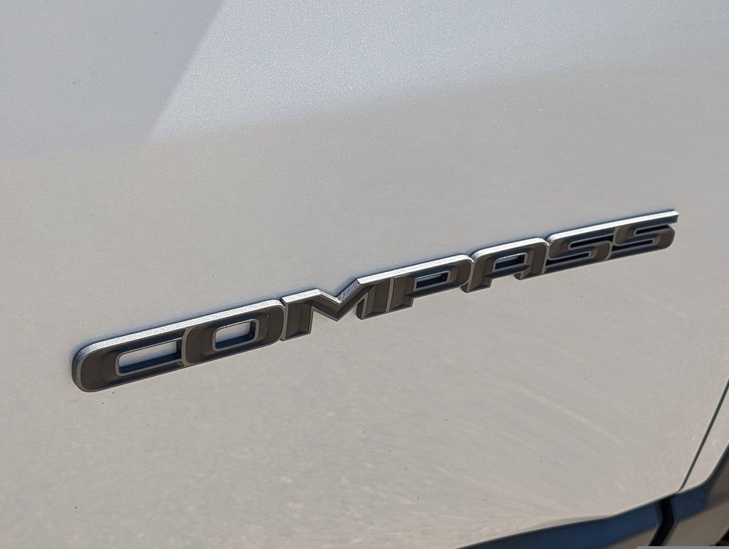 Used 2025 Jeep Compass Trailhawk AWD/4WD image 19