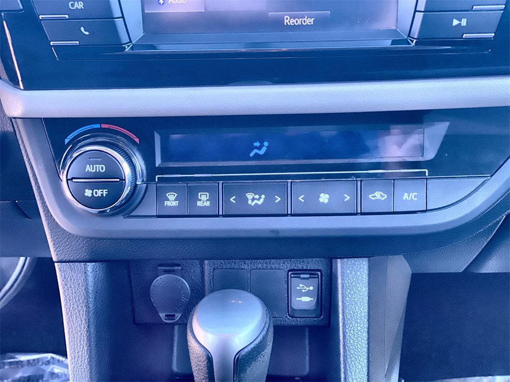 Used 2014 Toyota Corolla LE image 16