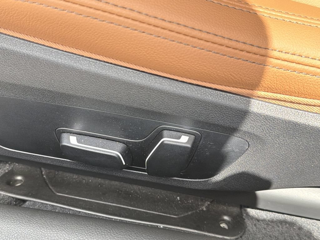 Used 2025 BMW 230i Coupe w/ Premium Package RWD image 33