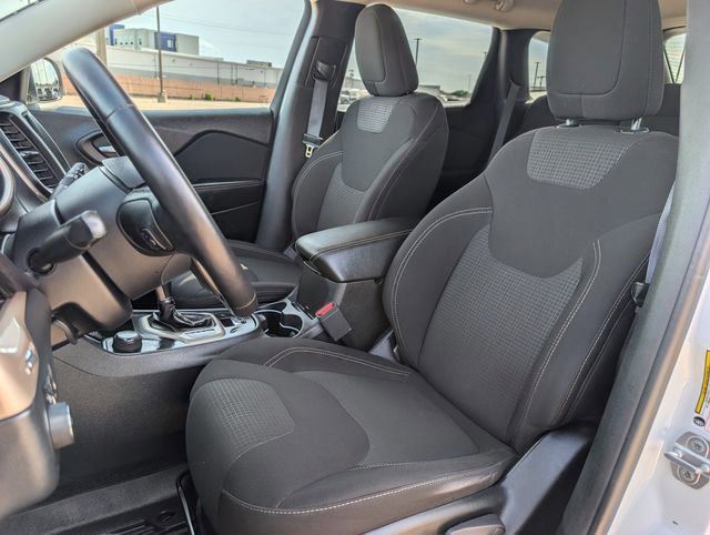 Used 2017 Jeep Cherokee Latitude w/ Cold Weather Group AWD/4WD image 23