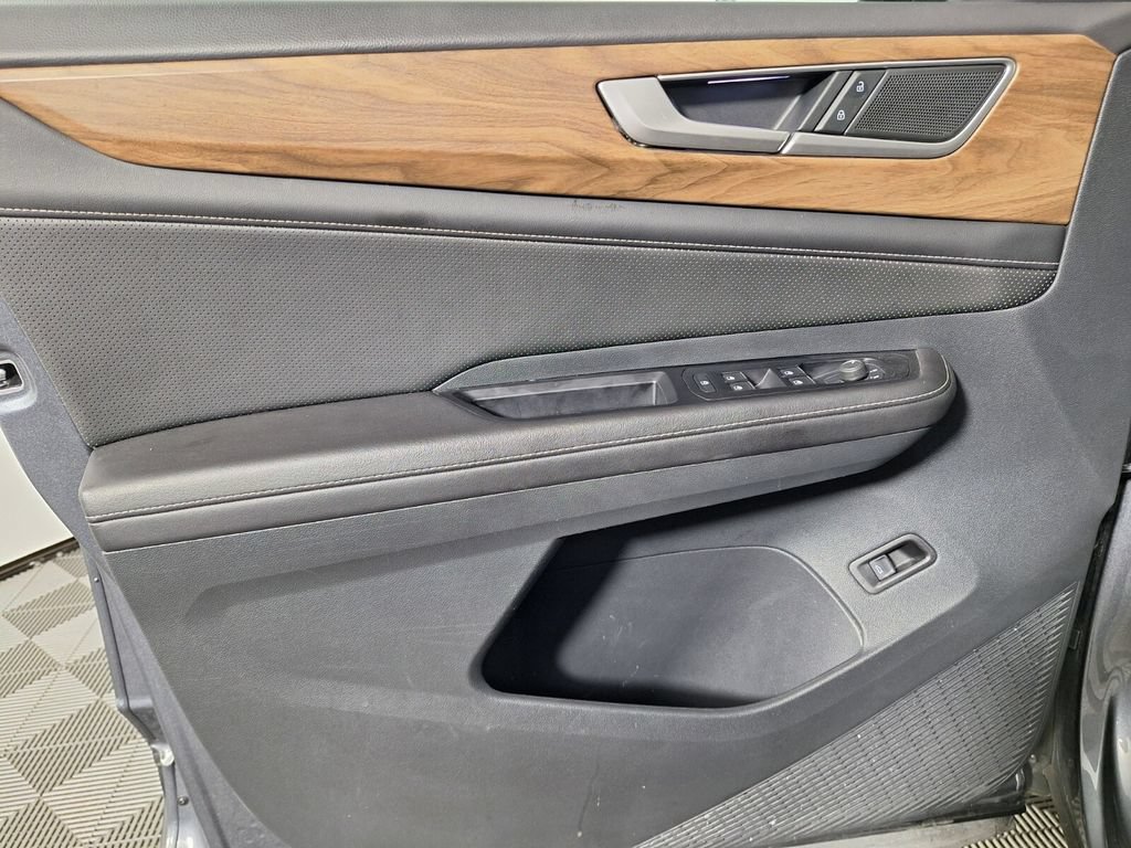 Used 2025 Volkswagen Atlas SE FWD image 33