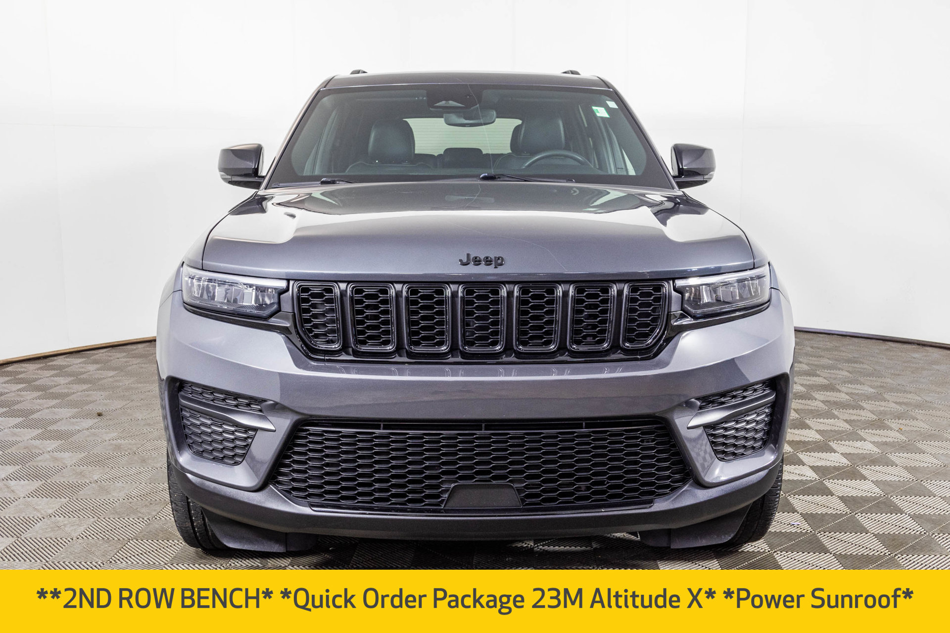 Used 2024 Jeep Grand Cherokee Laredo AWD/4WD image 13