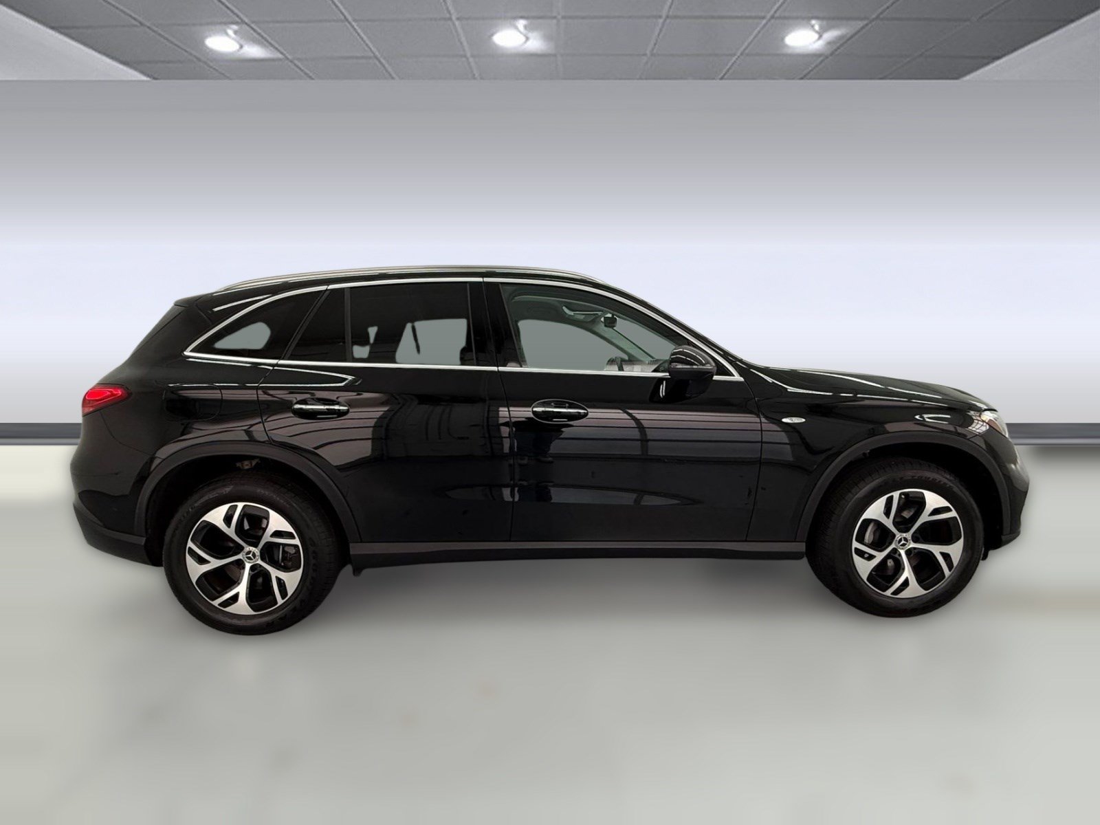 Used 2025 Mercedes-Benz GLC 350e 4MATIC image 7