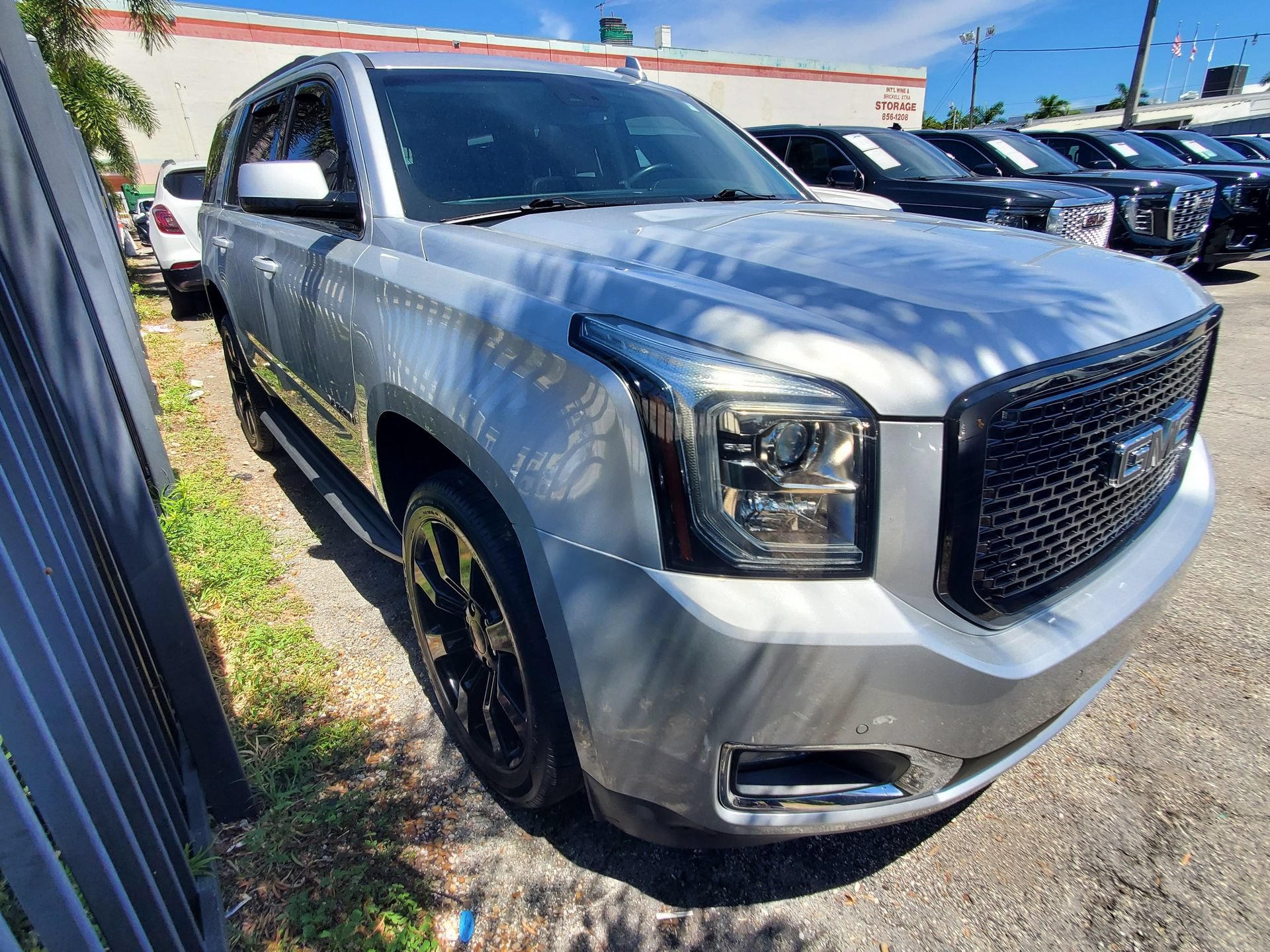 Used 2018 GMC Yukon SLT AWD/4WD image 2