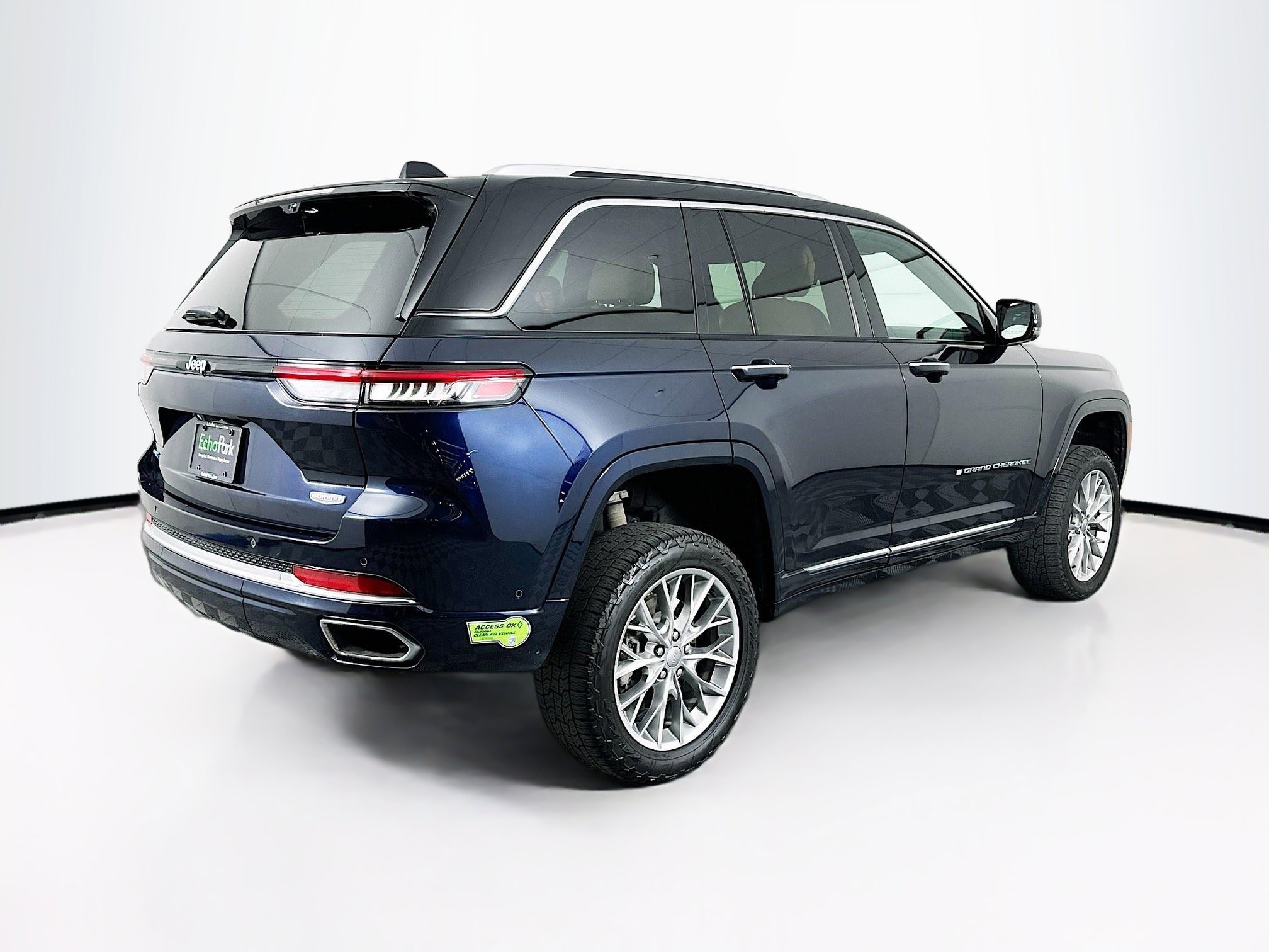 Used 2023 Jeep Grand Cherokee Summit w/ Advanced Protech Group IV image 9