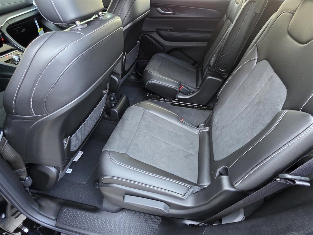 New 2025 Jeep Grand Cherokee L Altitude image 9