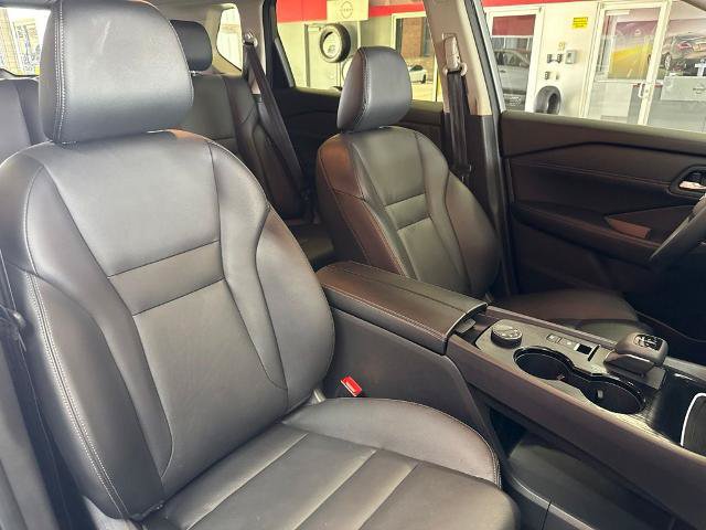 Certified 2025 Nissan Rogue SL AWD/4WD image 17