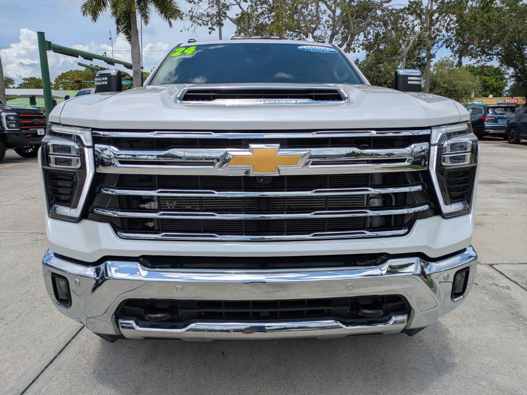 Used 2024 Chevrolet Silverado 3500 LTZ w/ LTZ Plus Package AWD/4WD image 8