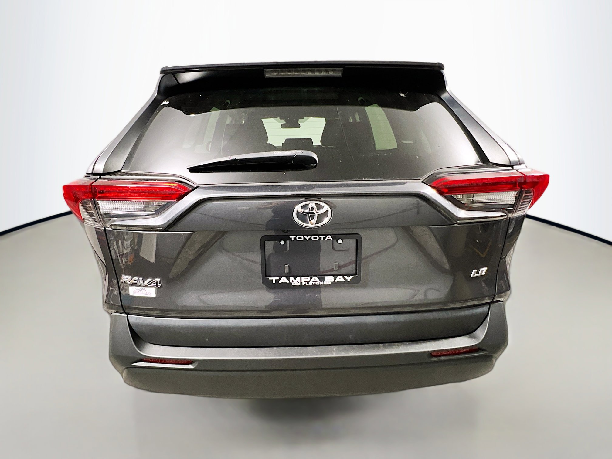 Used 2022 Toyota RAV4 LE FWD image 6