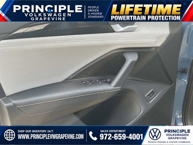 Used 2025 Volkswagen Tiguan SE R-Line AWD/4WD image 11
