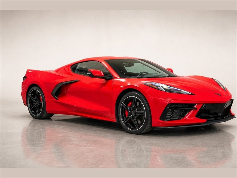 Used 2022 Chevrolet Corvette Stingray Coupe w/ Z51 2LT w/ Z51 Performance Package RWD image 3