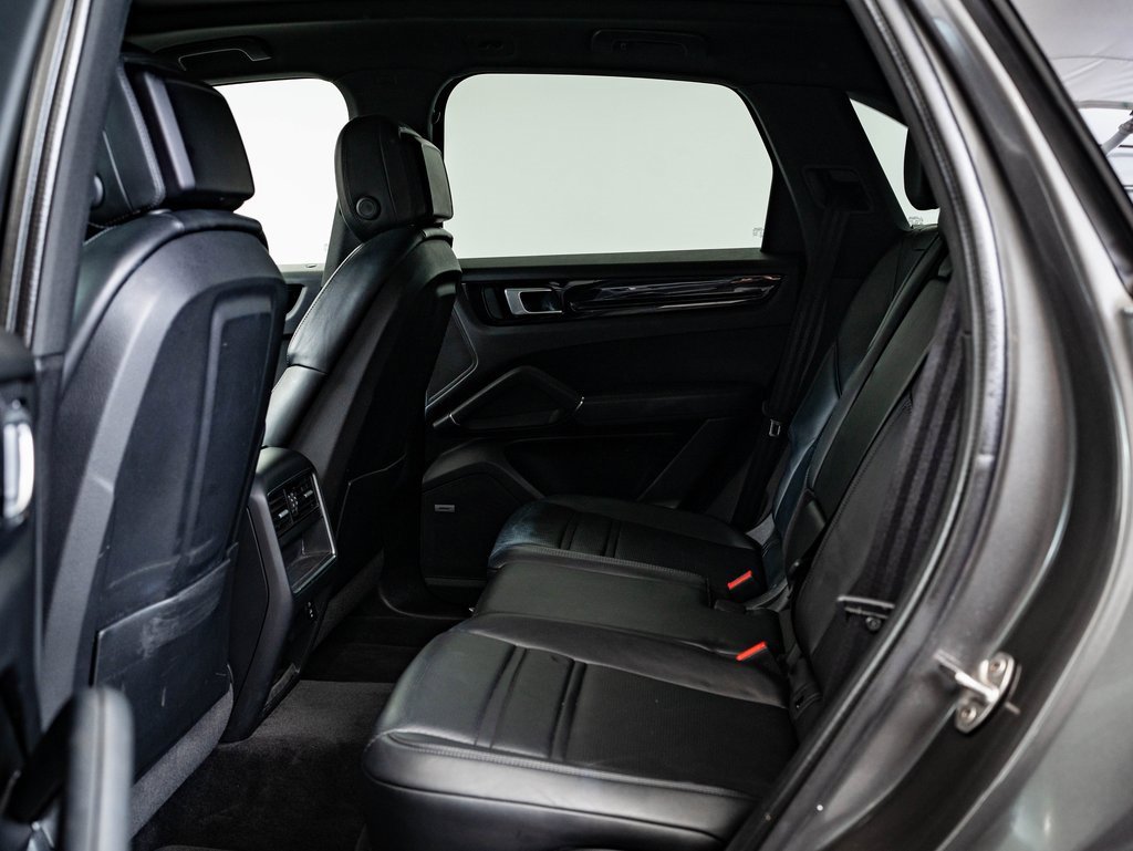 Certified 2022 Porsche Cayenne E-Hybrid w/ Premium Package image 47