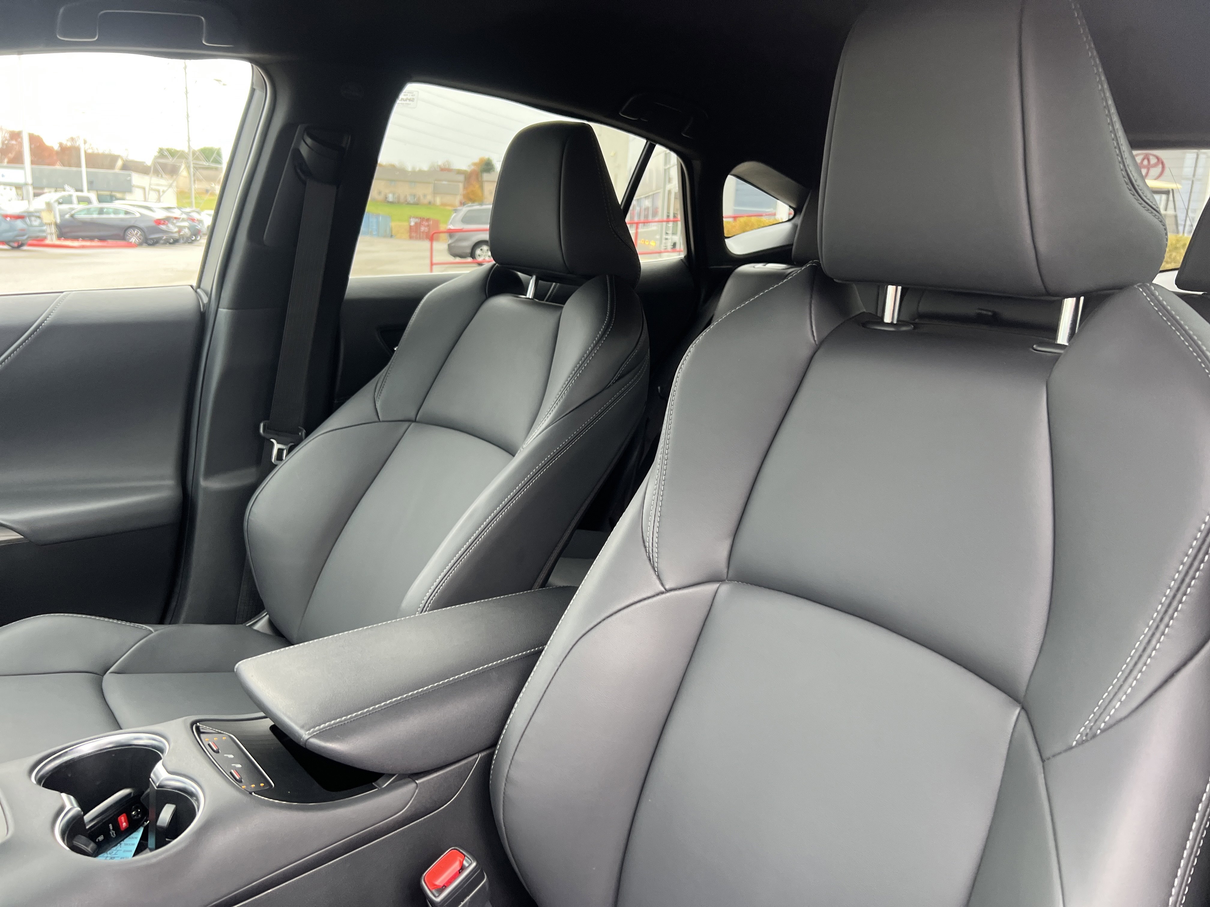 Certified 2024 Toyota Venza XLE image 16