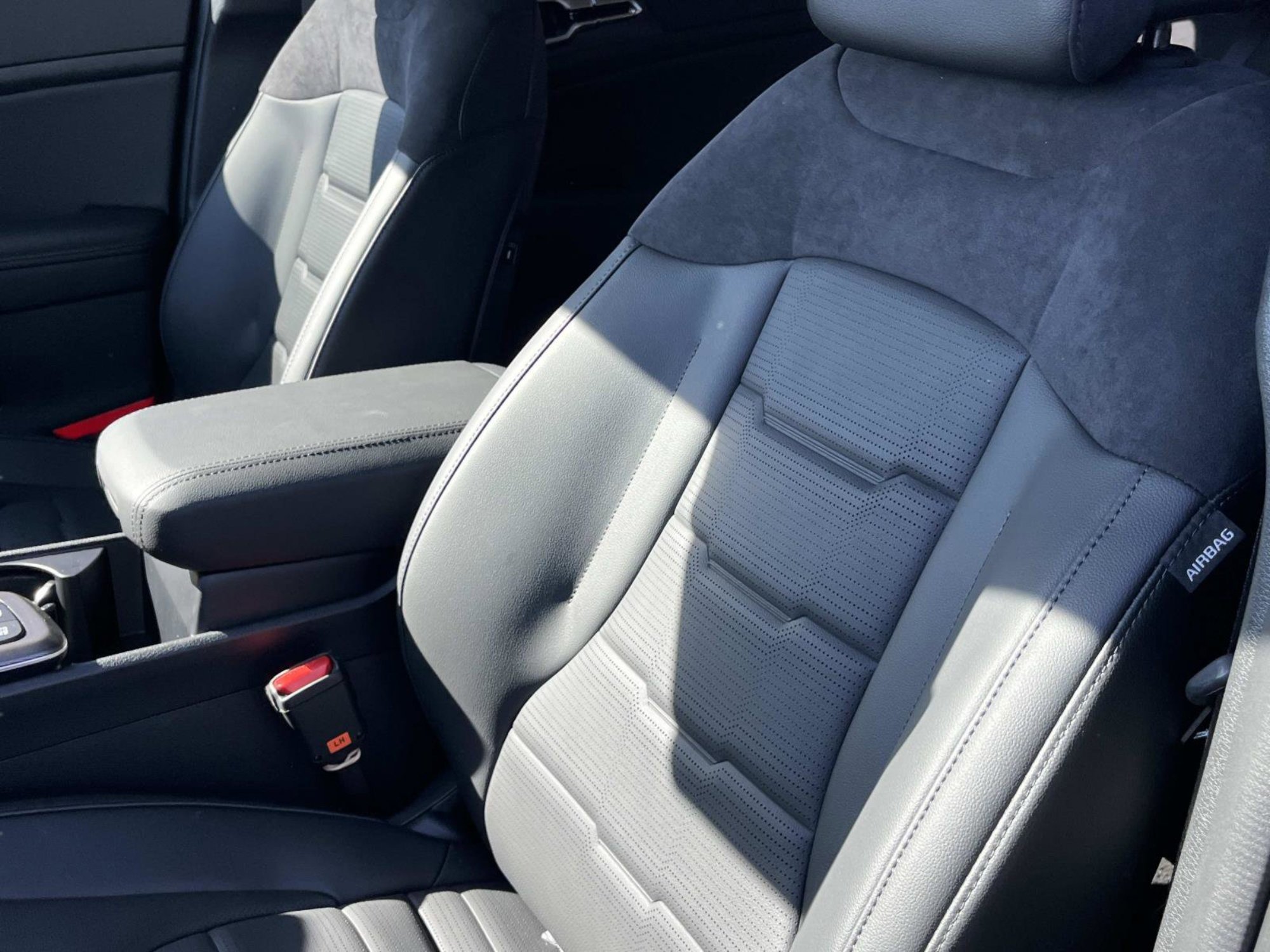New 2026 Kia Sportage SX AWD/4WD image 25