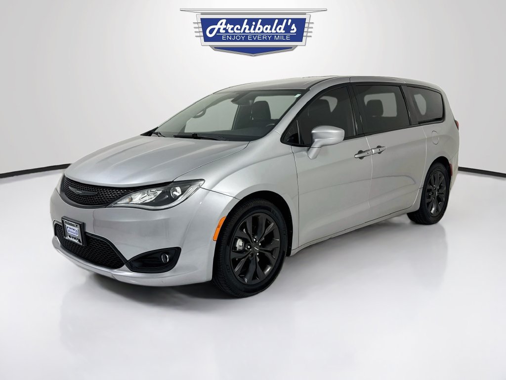 Used 2020 Chrysler Pacifica Touring w/ S Appearance Package FWD image 3