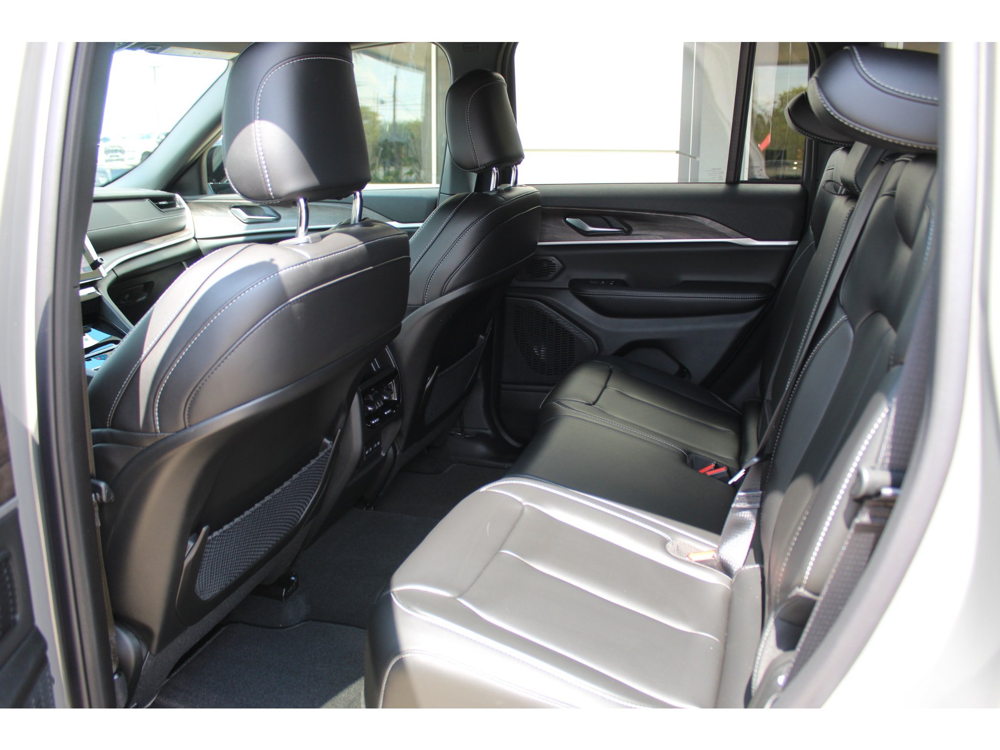New 2027 Jeep Grand Cherokee Limited AWD/4WD image 14
