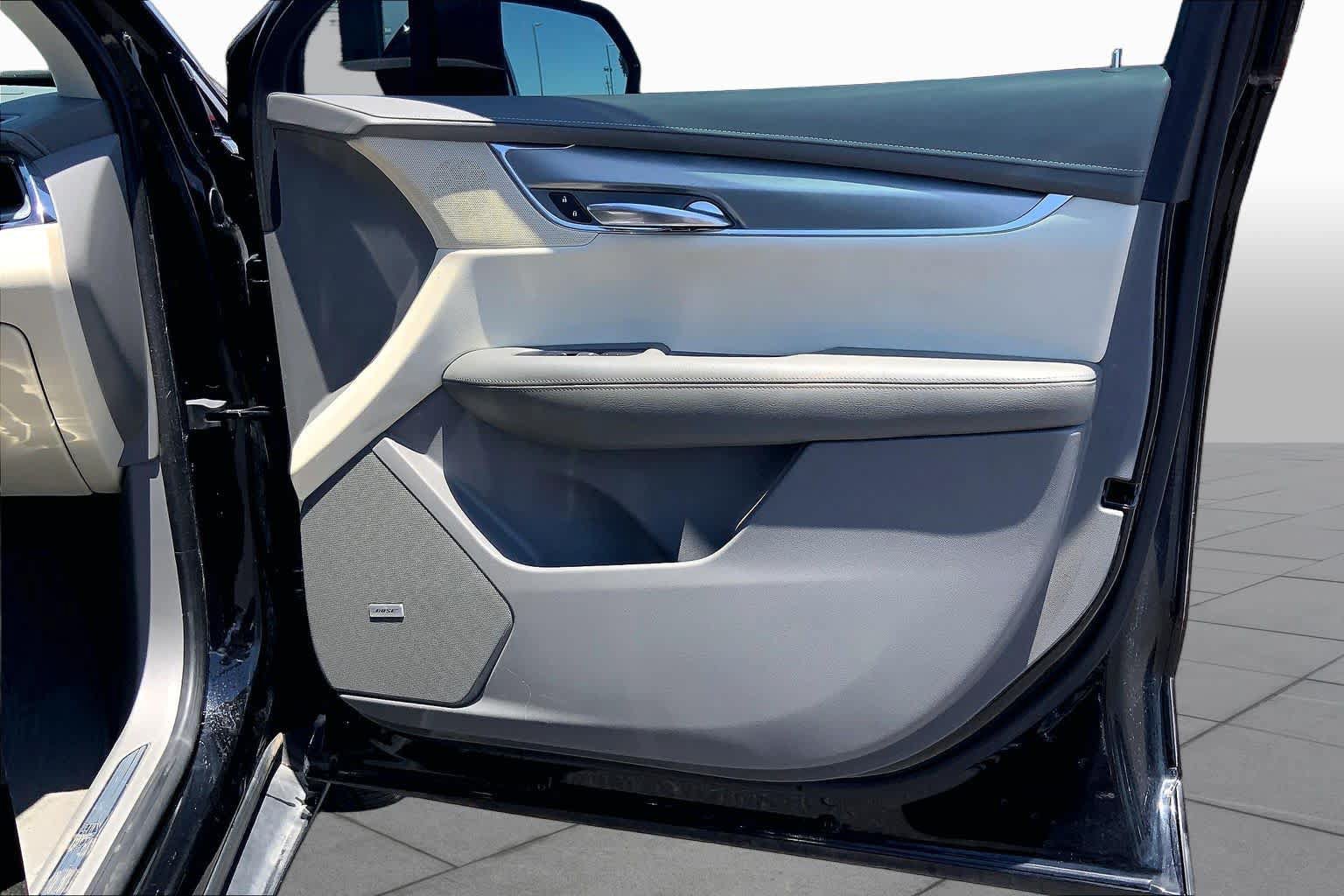 Used 2017 Cadillac XT5 Premium Luxury FWD image 23