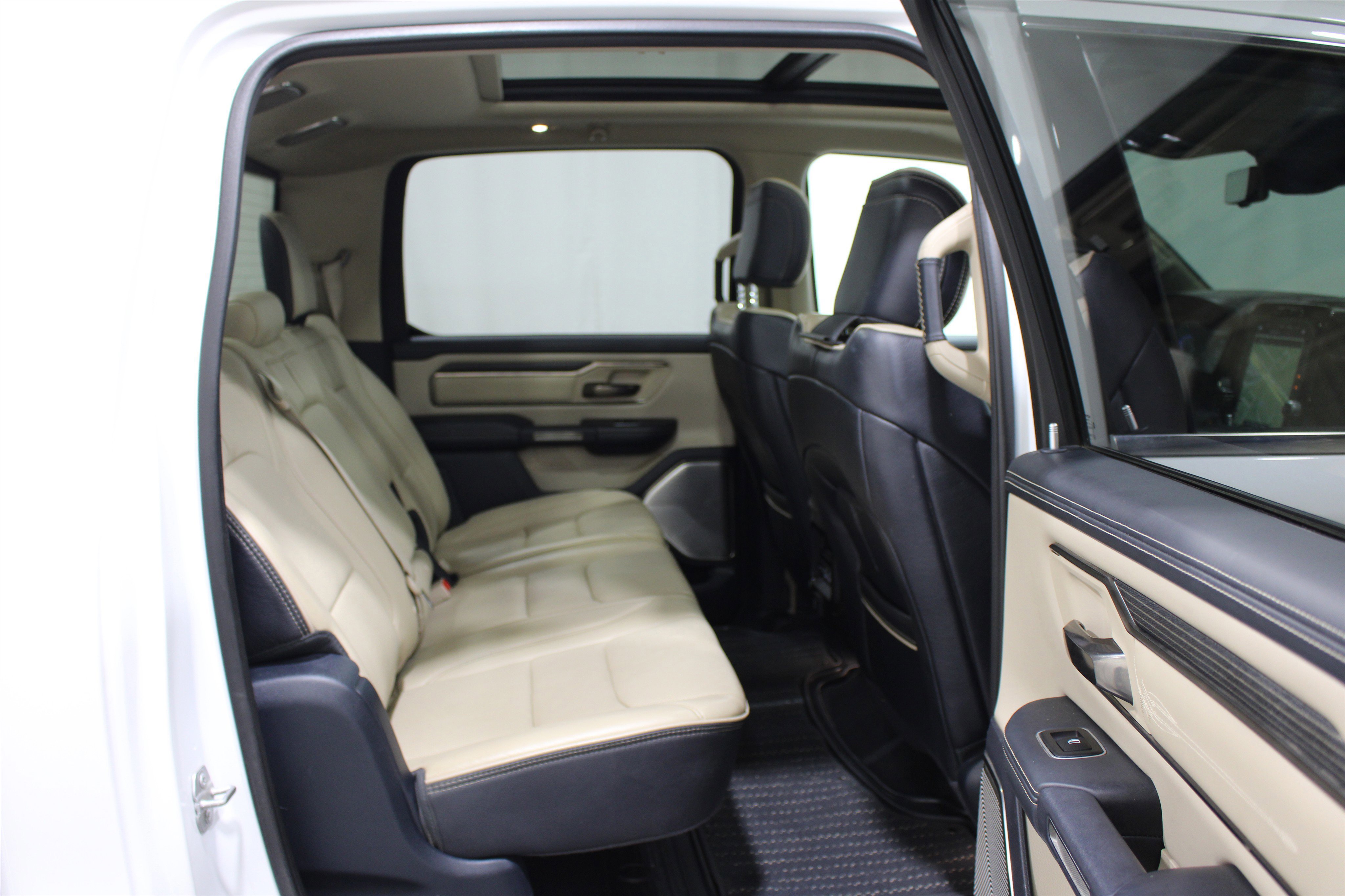 Used 2021 RAM 1500 Limited AWD/4WD image 24