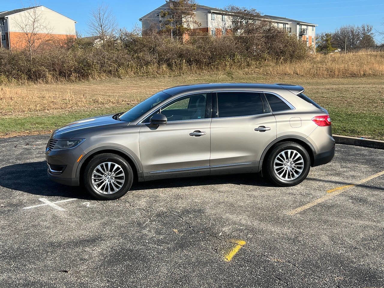Used 2017 Lincoln MKX Select image 13