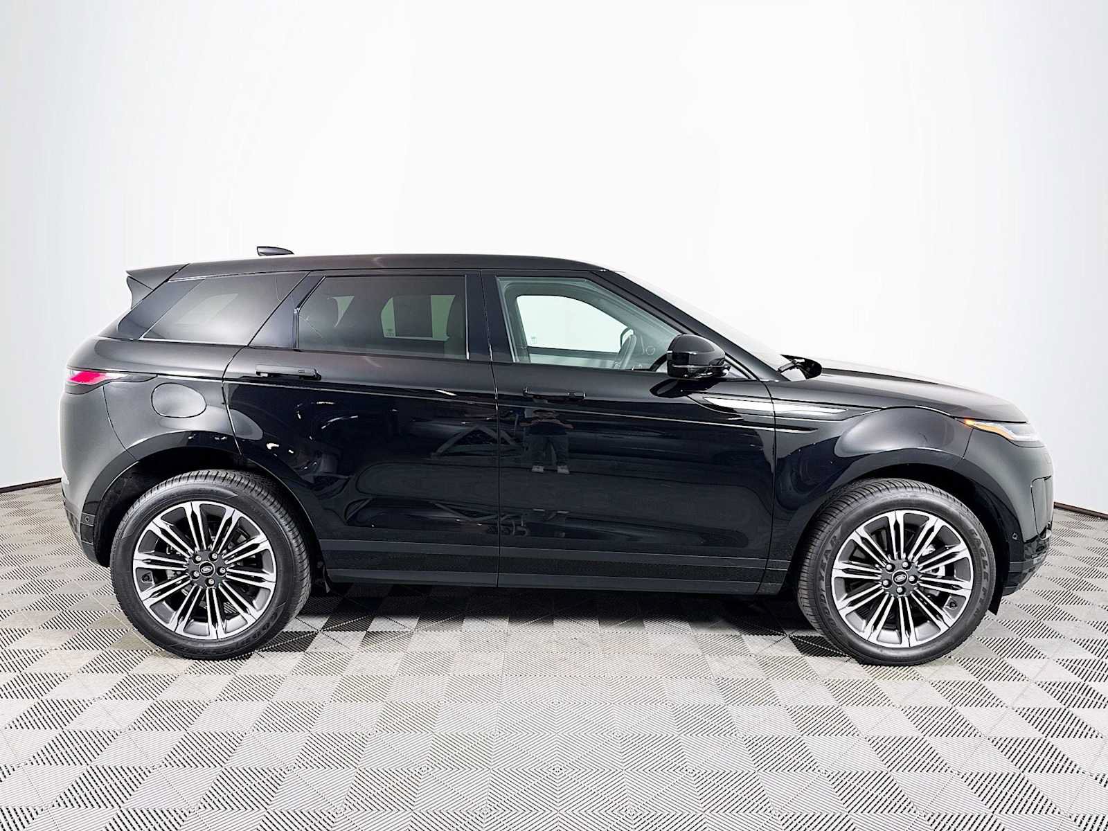 Used 2026 Land Rover Range Rover Evoque S AWD/4WD image 4
