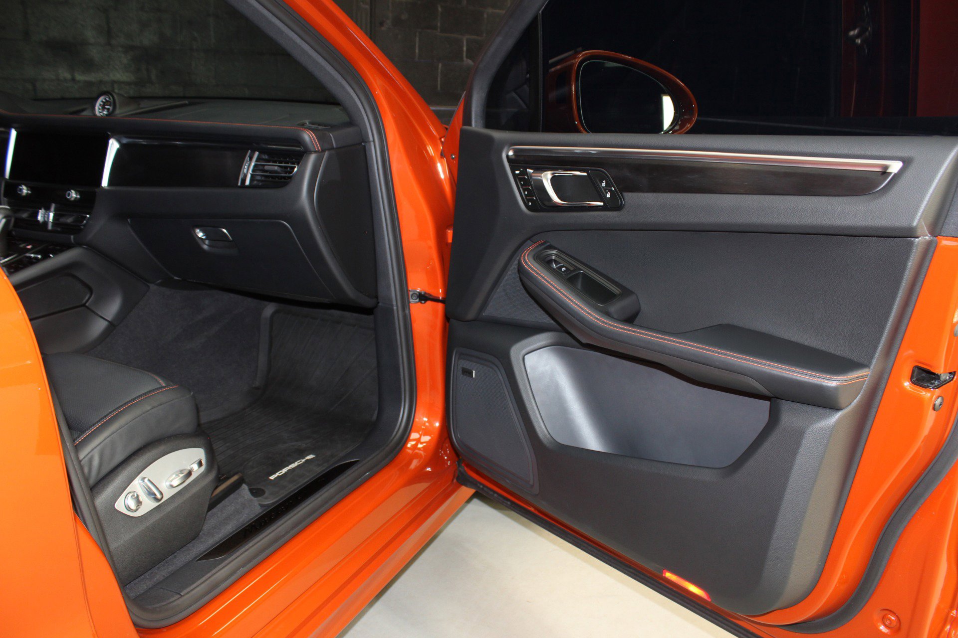 Used 2023 Porsche Macan GTS w/ Premium Package Plus image 32