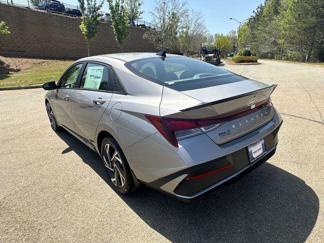 New 2025 Hyundai Elantra SEL image 3
