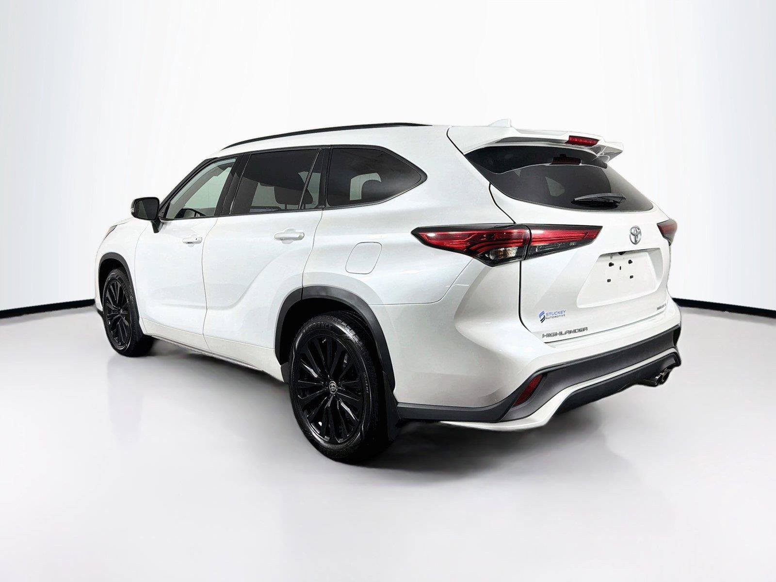 Used 2023 Toyota Highlander XSE AWD/4WD image 9