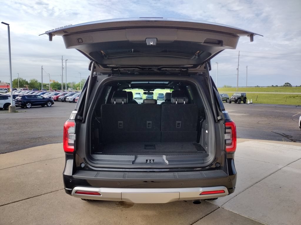 Used 2024 Ford Expedition Platinum AWD/4WD image 17