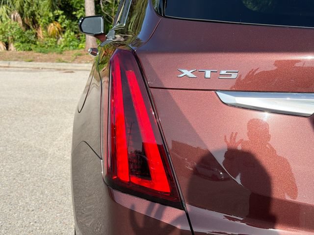 Used 2022 Cadillac XT5 Premium Luxury w/ Technology Package AWD/4WD image 9