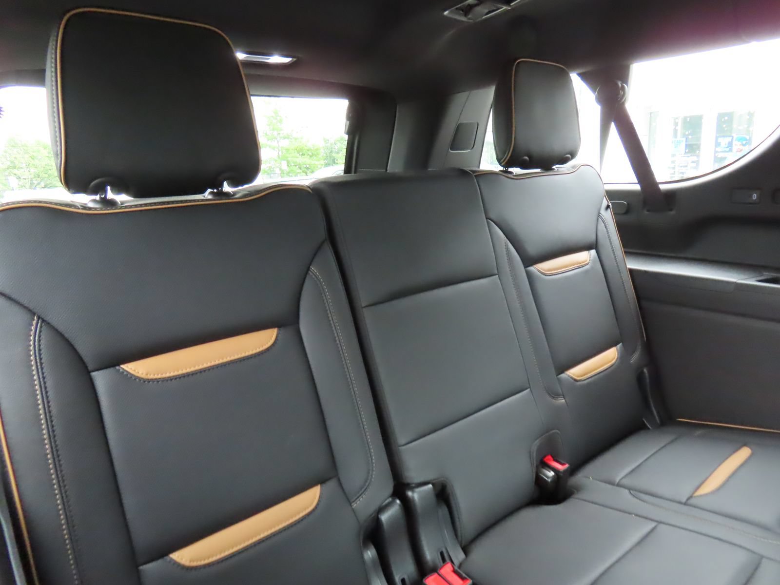 Used 2024 GMC Yukon XL AT4 w/ AT4 Premium Package AWD/4WD image 44