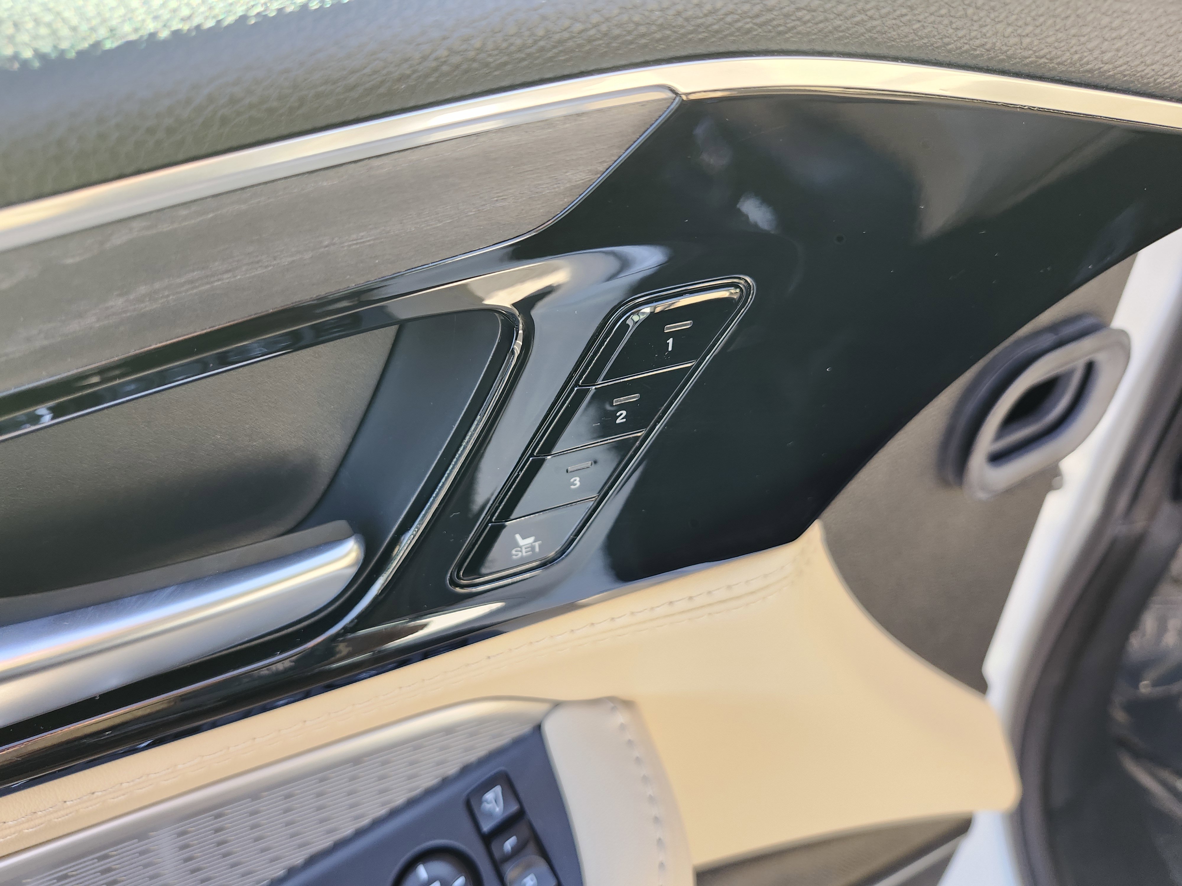 Used 2023 Acura MDX SH-AWD w/ Advance Package image 33