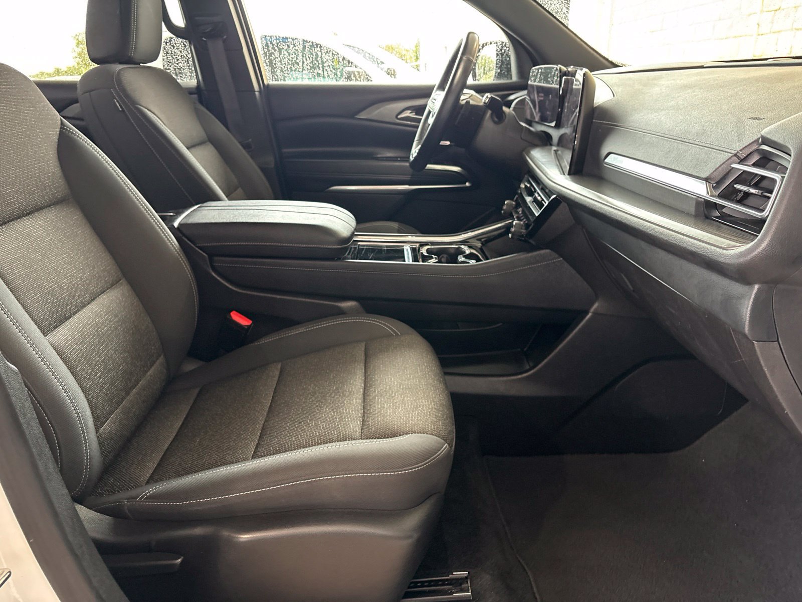 Used 2024 Chevrolet Traverse LT FWD image 21