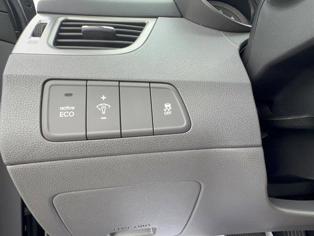 Used 2013 Hyundai Elantra GLS w/ Preferred Pkg FWD image 12