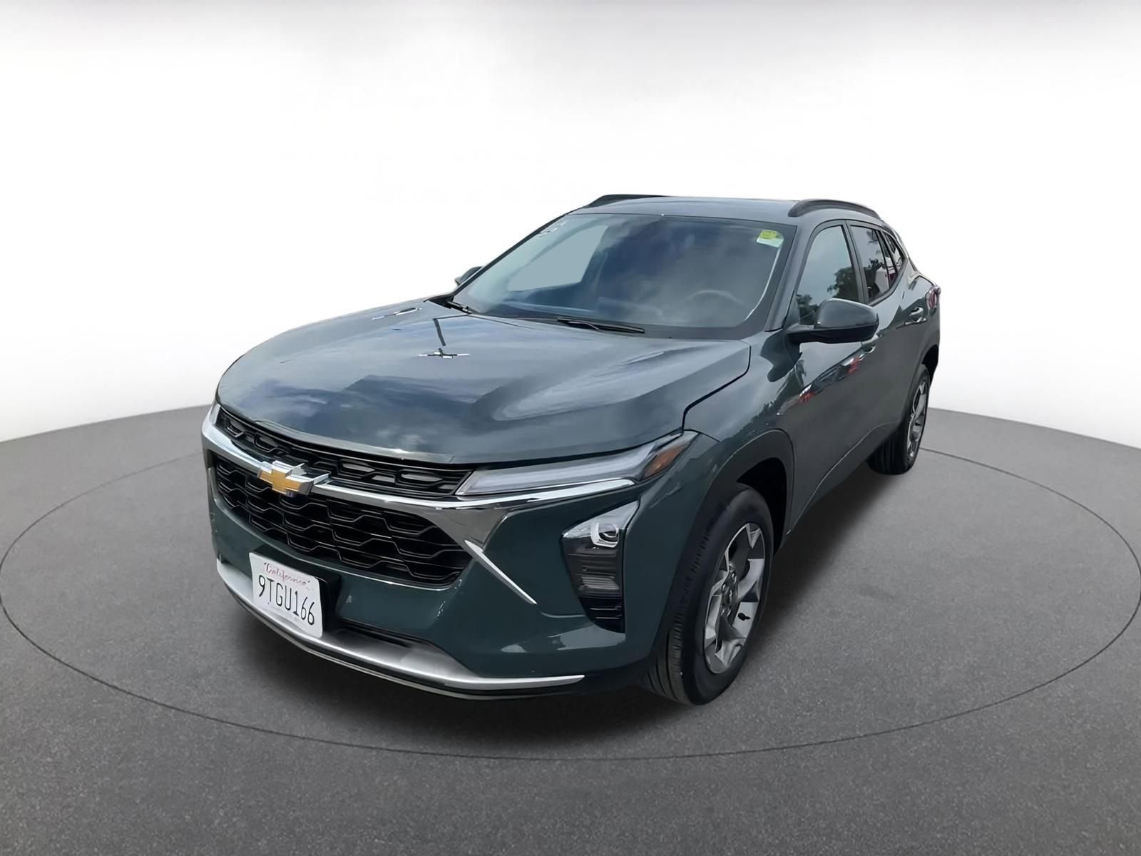 Used 2025 Chevrolet Trax LT w/ LT Convenience Package image 7