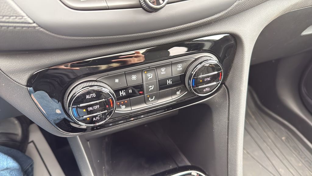 Used 2023 Buick Encore GX Essence w/ Experience Buick Package image 31