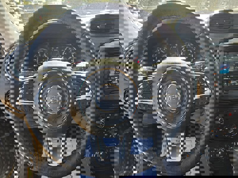 Used 2019 Jeep Renegade Latitude w/ Cold Weather Group image 13