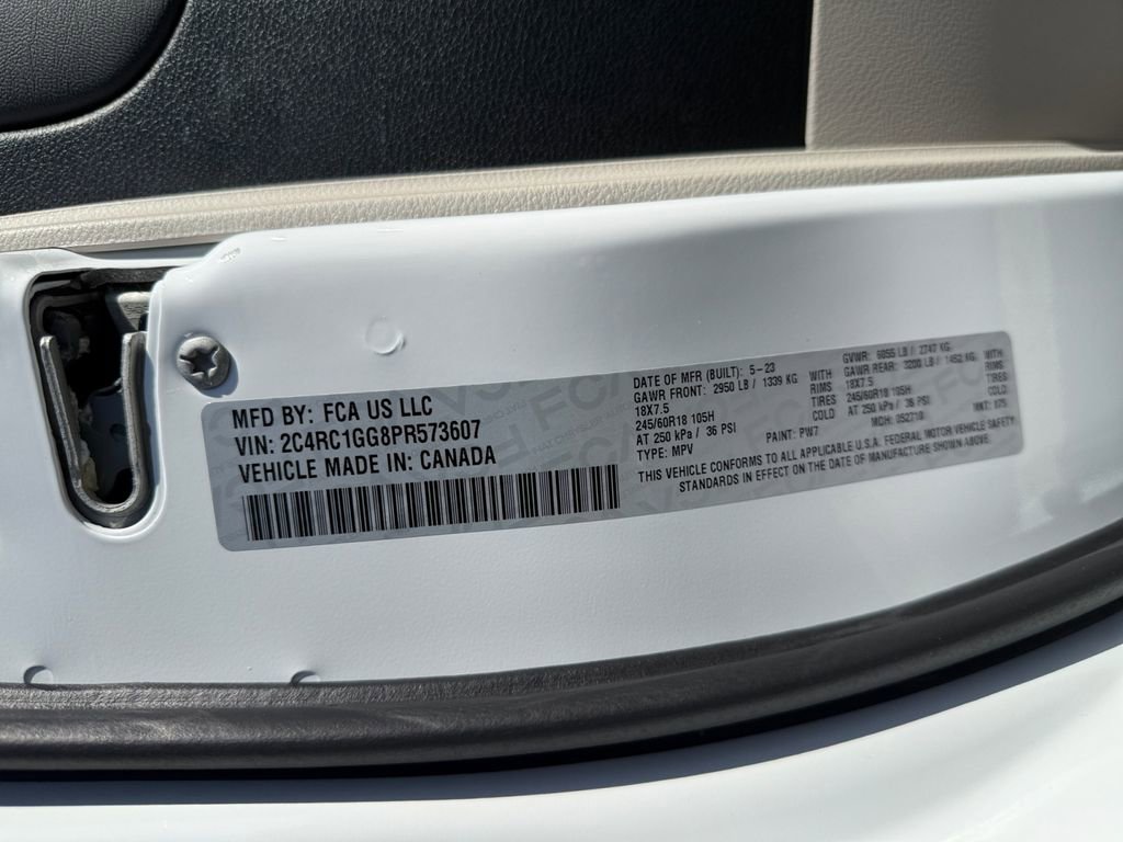 Certified 2023 Chrysler Pacifica Limited image 29