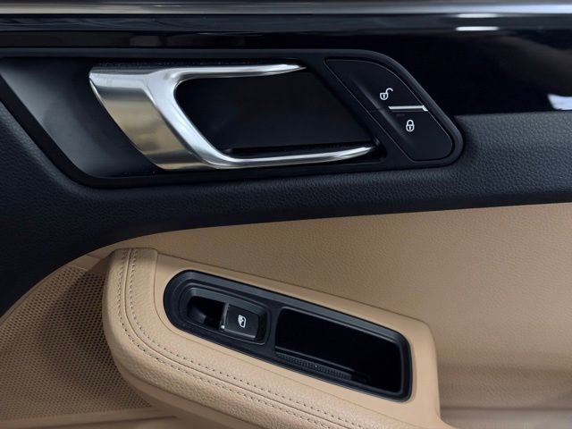 Used 2017 Porsche Macan AWD/4WD image 16