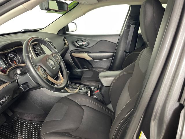 Used 2017 Jeep Cherokee Latitude w/ Comfort/Convenience Group image 2