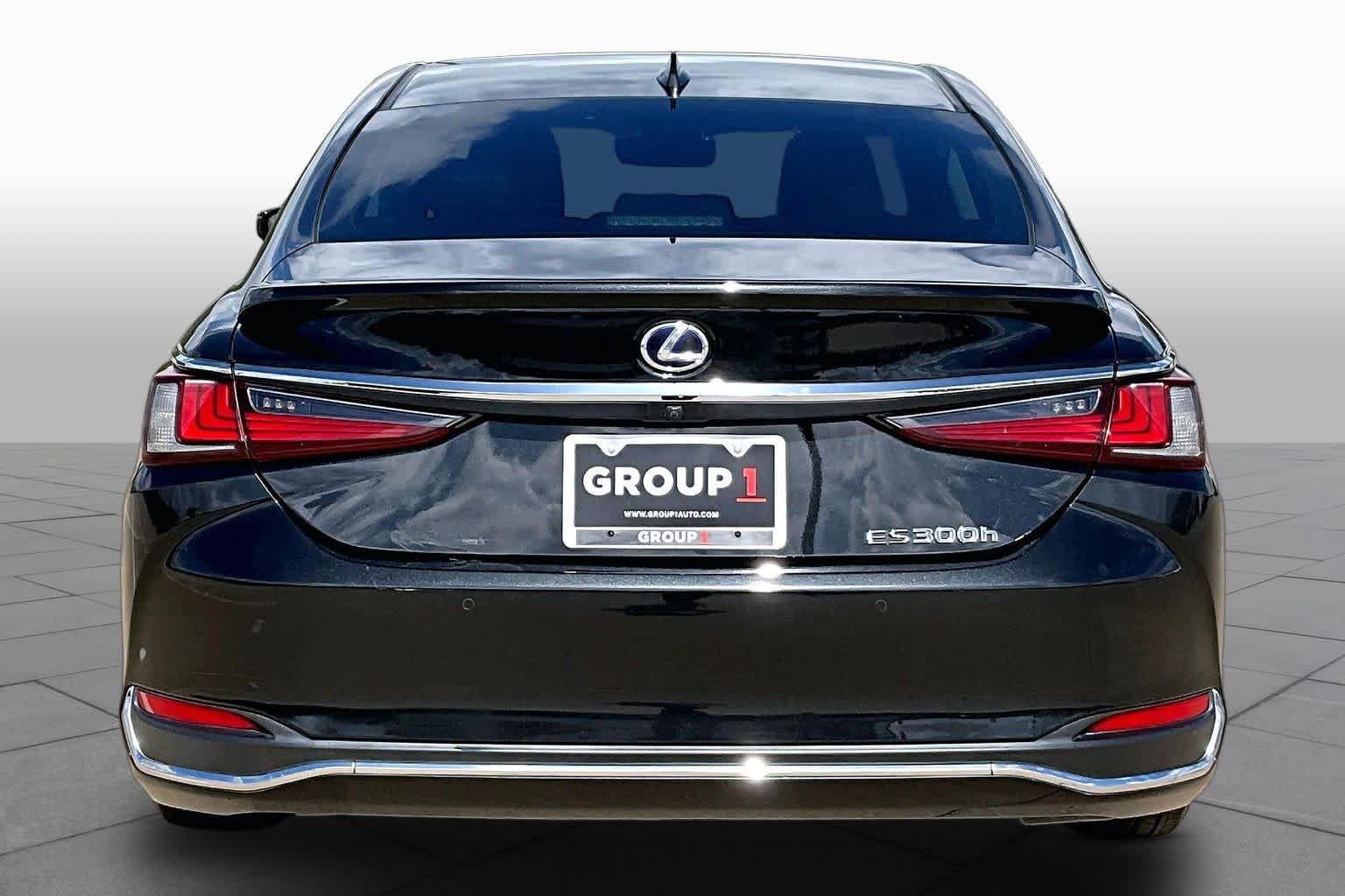 Used 2021 Lexus ES 300h Ultra Luxury w/ Accessory Package 2 FWD image 5