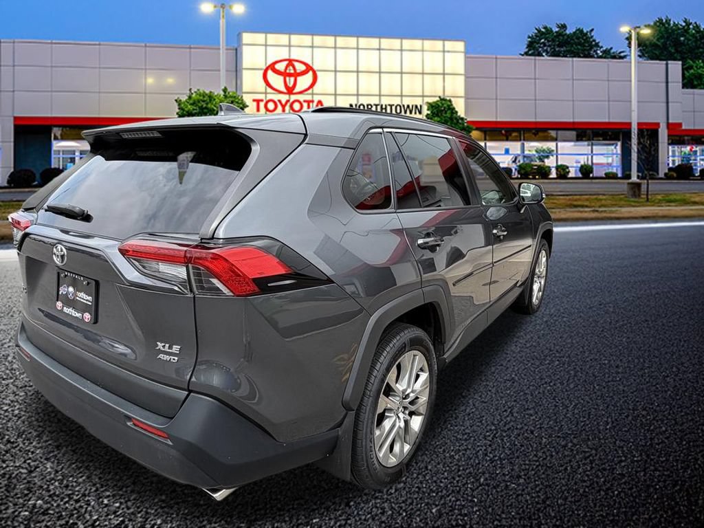 Used 2021 Toyota RAV4 XLE Premium AWD/4WD image 21